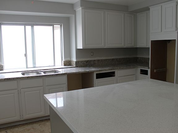 Granite cntrs, quartz island