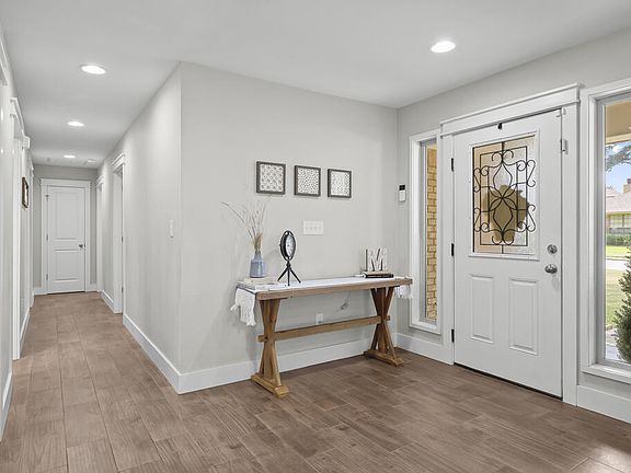 3rd image of 3804 Evergreen Dr