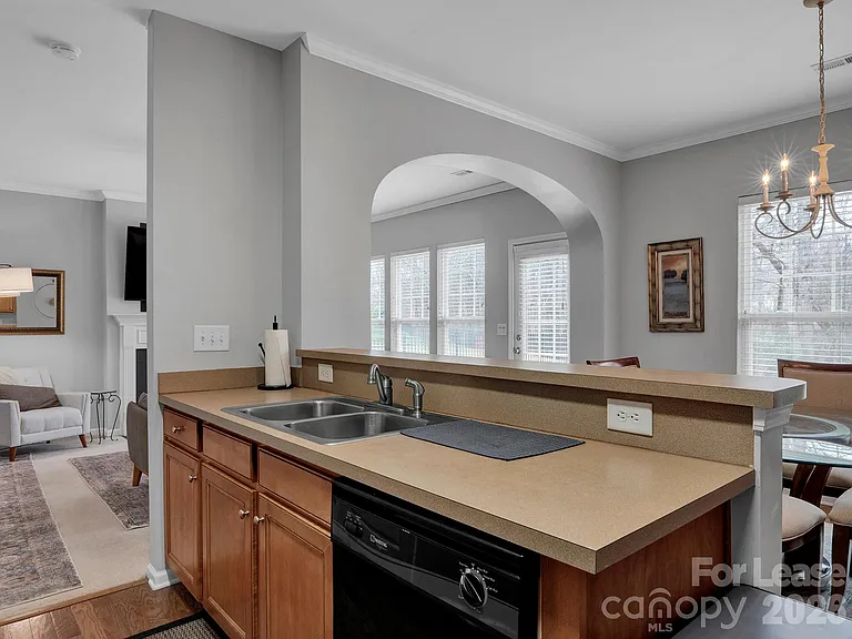 1401 Hammond Dr — Photo 16