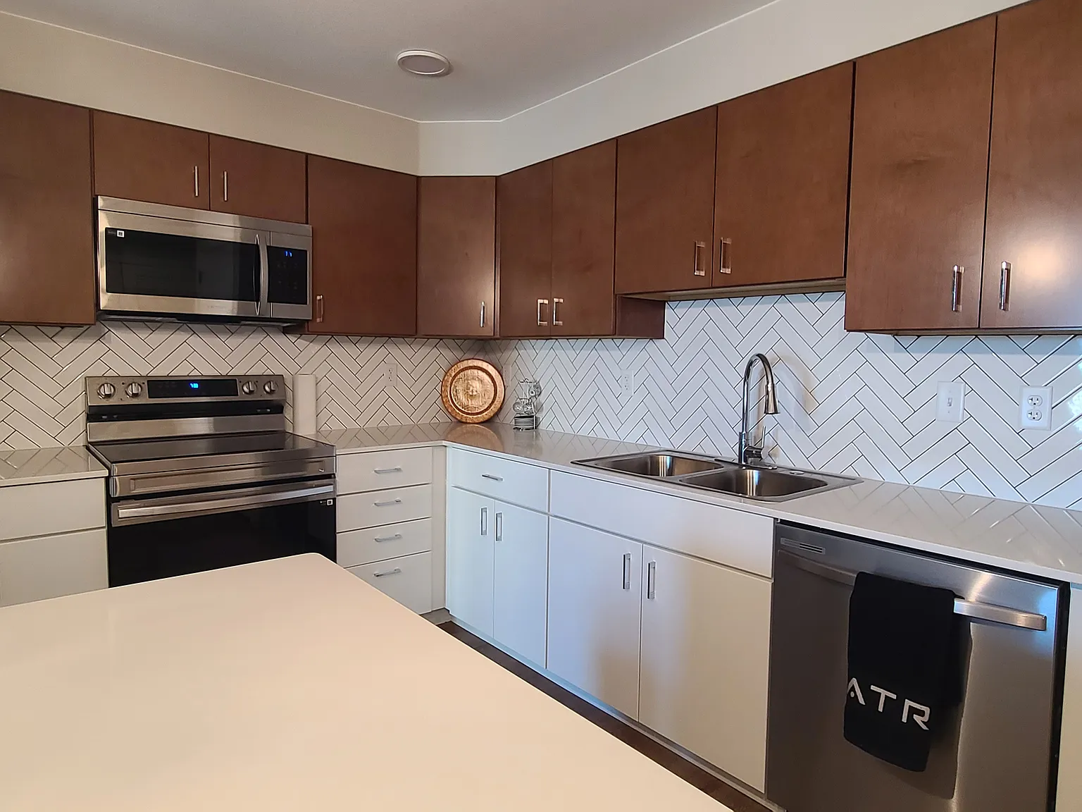 1 bed, 807 sqft, $1,652 — Photo 1