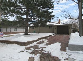 25 Kuester Lk, Grand Island, NE 68801