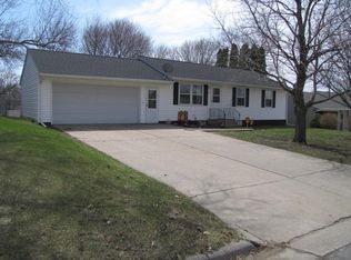 611 Crestview Dr, Tipton, IA 52772