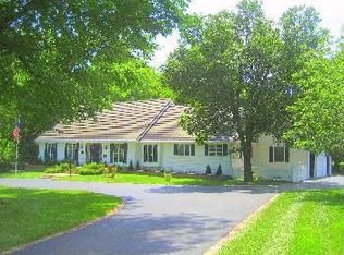 907 W Red Bridge Rd, Kansas City, MO 64114