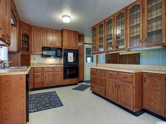 5th image of 700 S Hilltop Dr