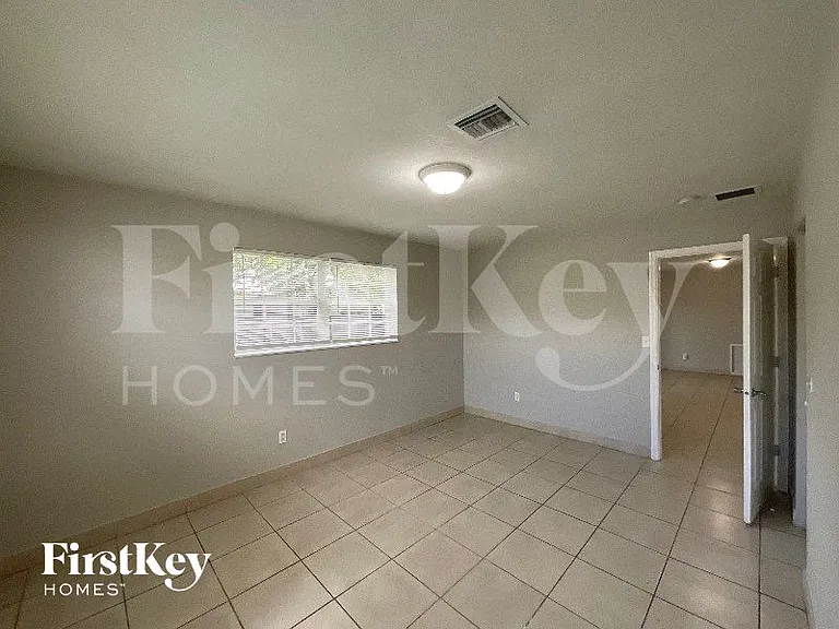 4115 NW 185th St — Photo 8