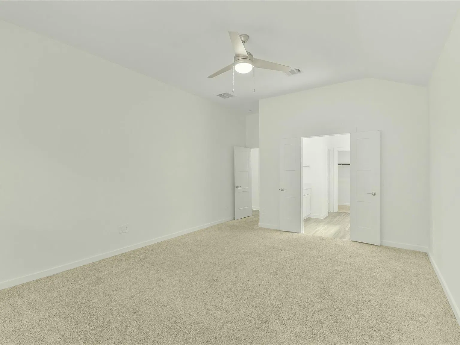 3 bed, 2.0 bath, 1632 sqft, $2,200 — Photo 3