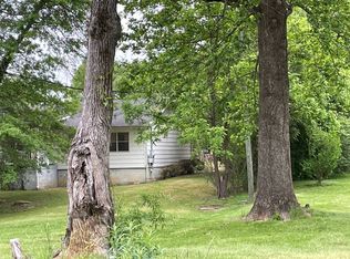 30 4th Ave SE, Graysville, AL 35073