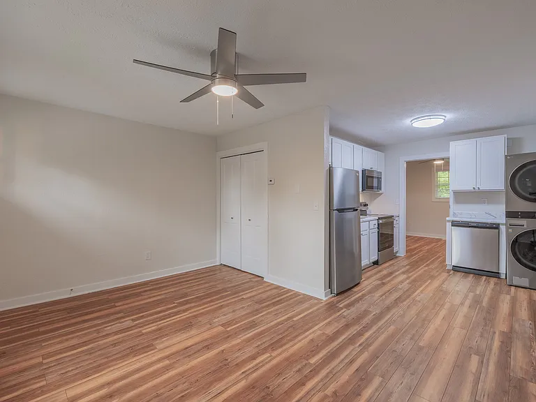 800 Rolling Hills Dr #8 — Photo 5