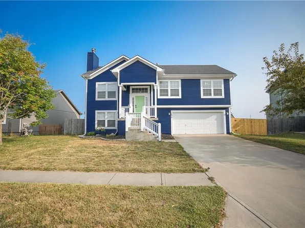 1430 N 6th St E, Louisburg, KS 66053