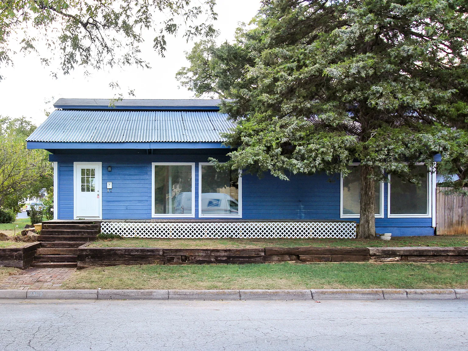 3 bed, 1879 sqft, $2,200 — Photo 2