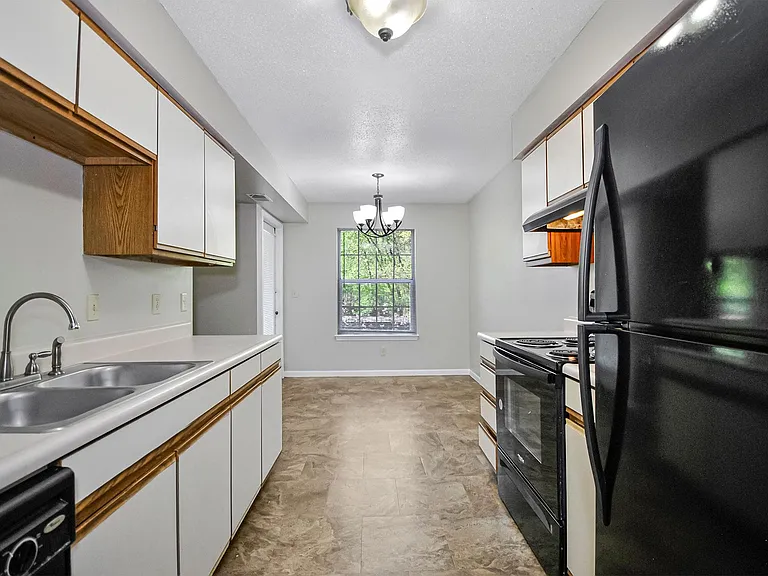 Woodland Valley Apartments — Photo 9