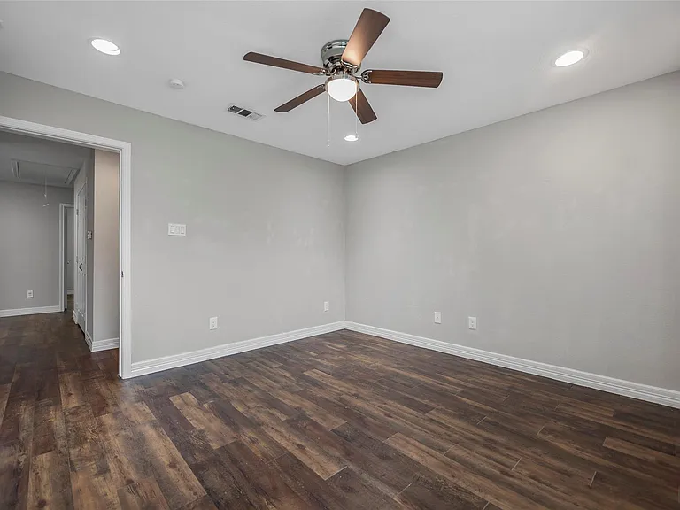 1123 Runneburg Rd — Photo 14