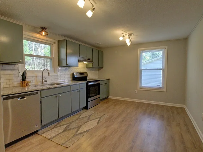 2530 Glenbrook Dr — Photo 4