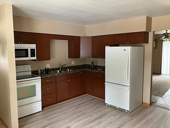 5th image of 819 Edwin Dr #819