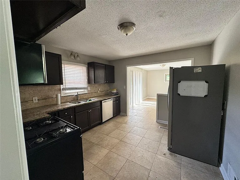 803 Santa Fe Trl — Photo 12