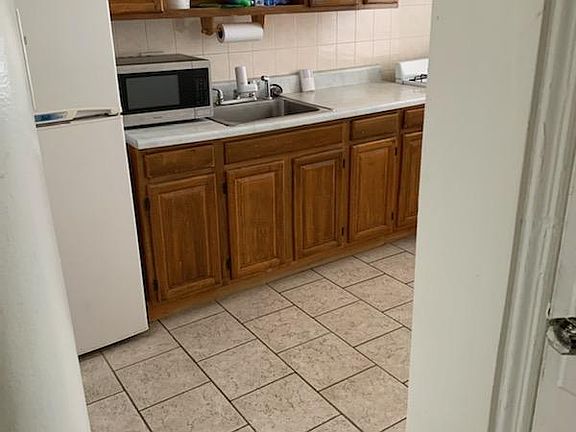 3rd image of 1422 Quincy Ave