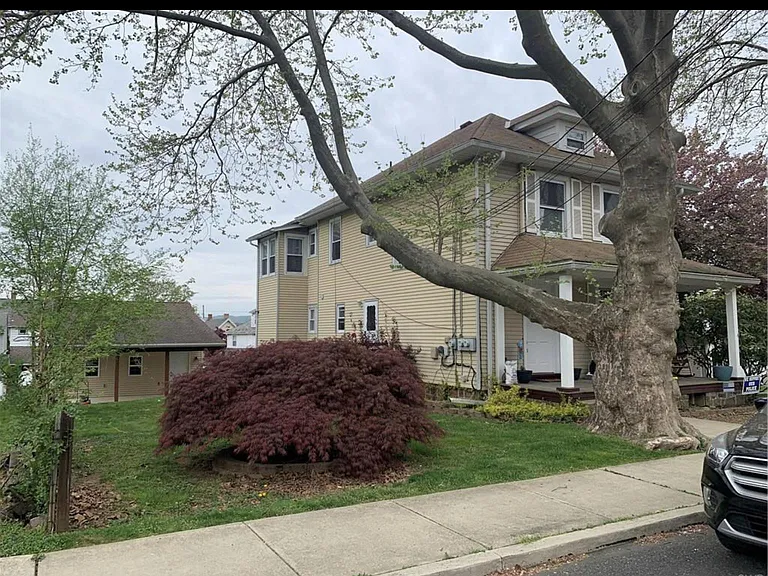 440 Delaware Ave — Photo 11