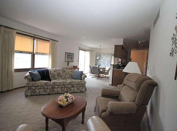 4th image of 1933 Hilltop Dr