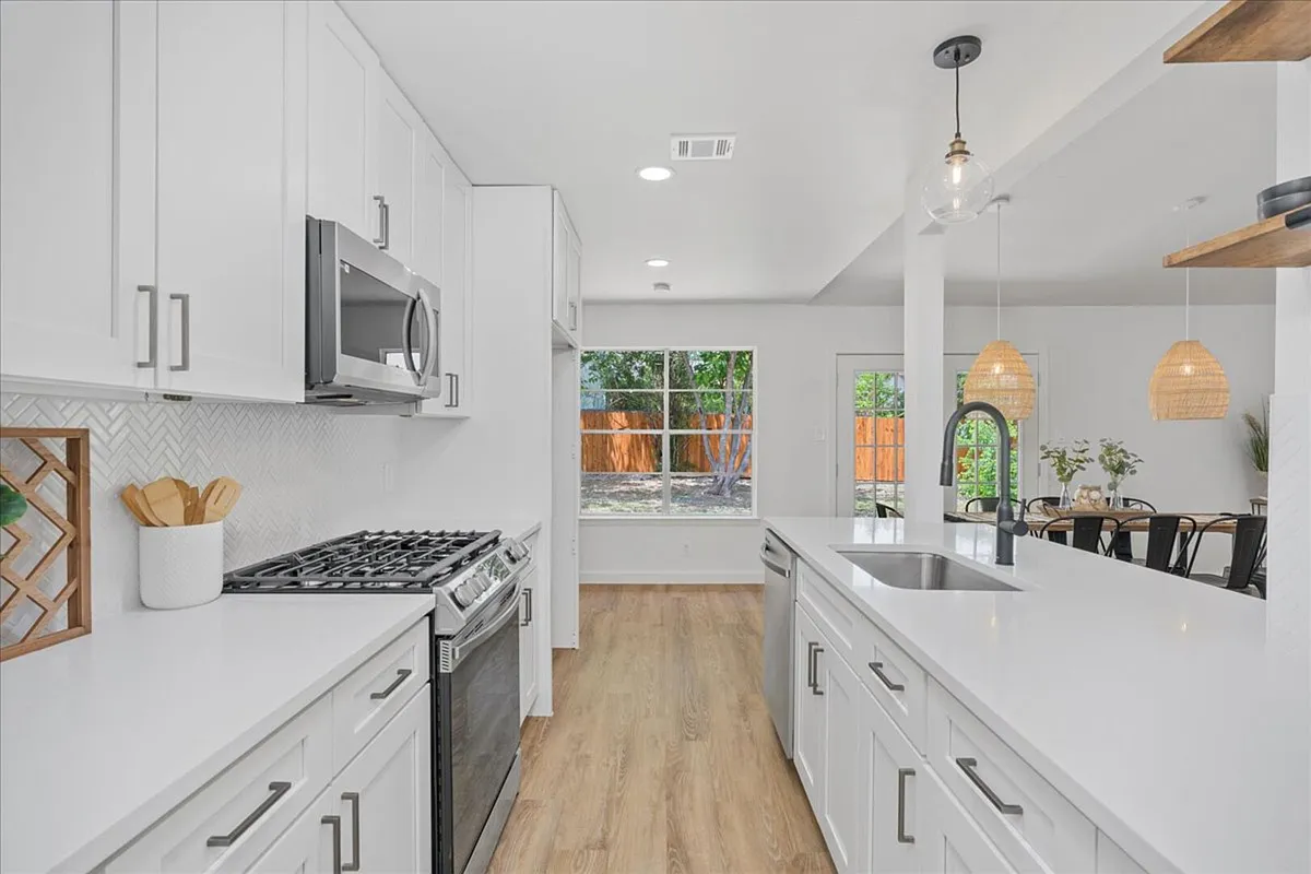 Building Photo - Huntingdon Pl