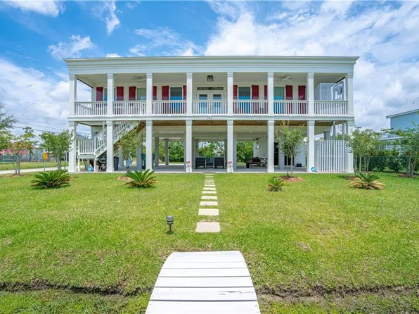 500 Fell St, Waveland, MS 39576