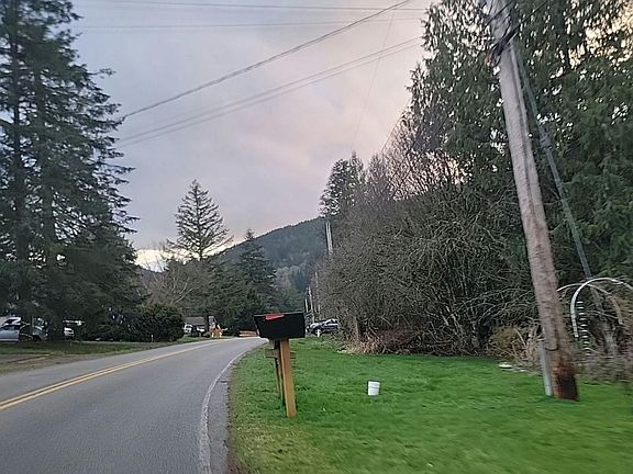 4th image of 386 Lakeside Dr