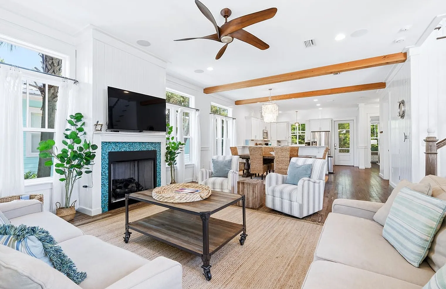 4 bed, 3.0 bath, 2454 sqft, $3,326 — Photo 4