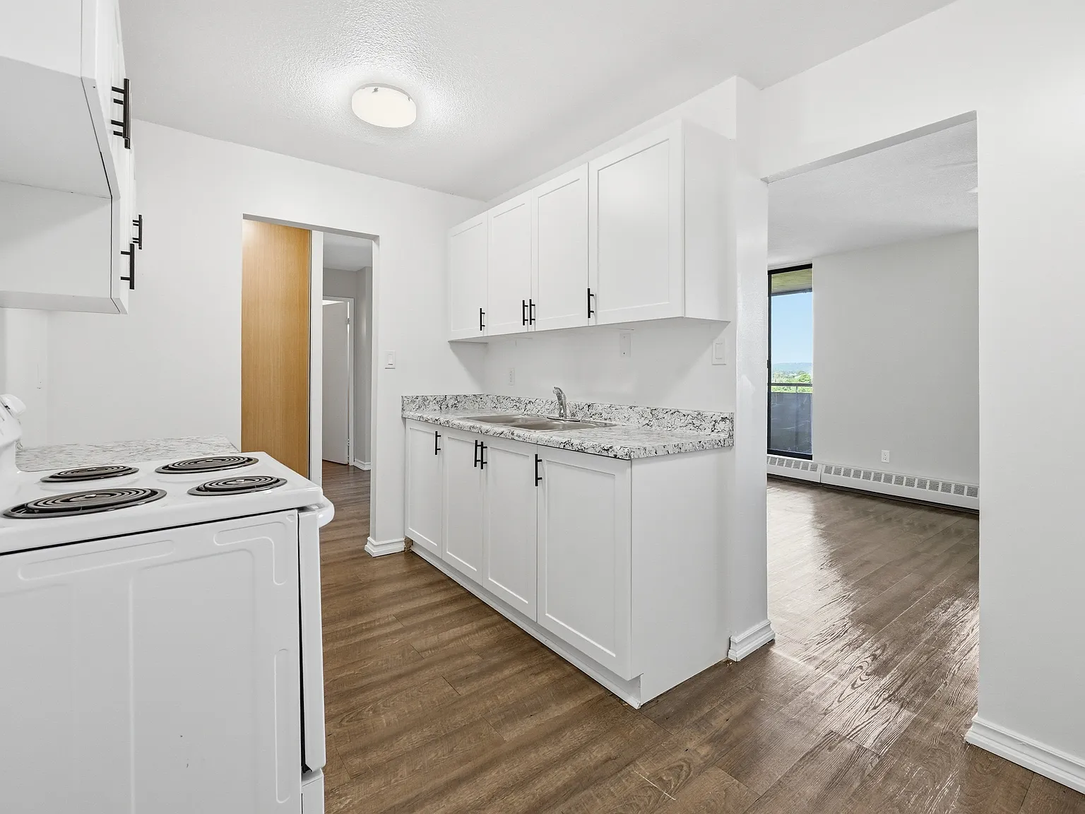 Bell Manor Apartments — Photo 1