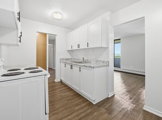 Bell Manor Apartments, Hamilton, ON L8E 3P5