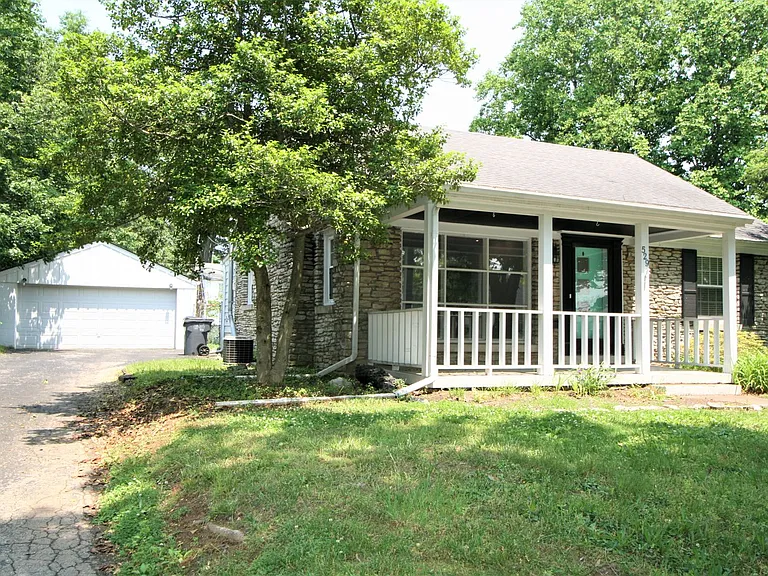 529 Reed Ln — Photo 2