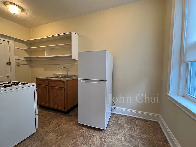 64 Woodstock Ave #8 — Photo 8