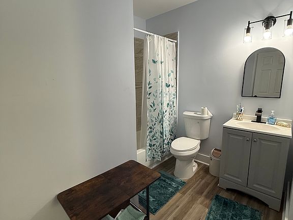 4th image of 735 Kent St