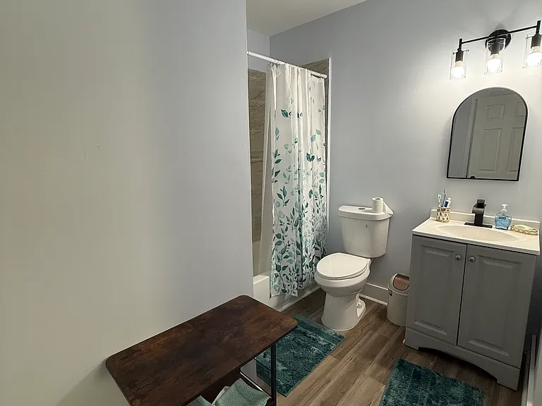 735 Kent St — Photo 4