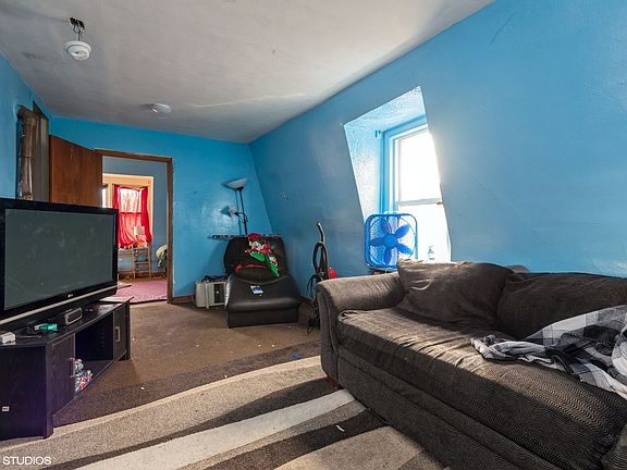 3rd image of 2714 W Saint Helen St