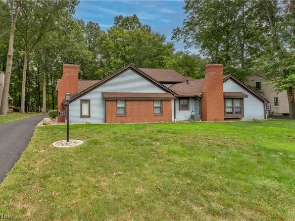 221 Talsman Dr, Canfield, OH 44406