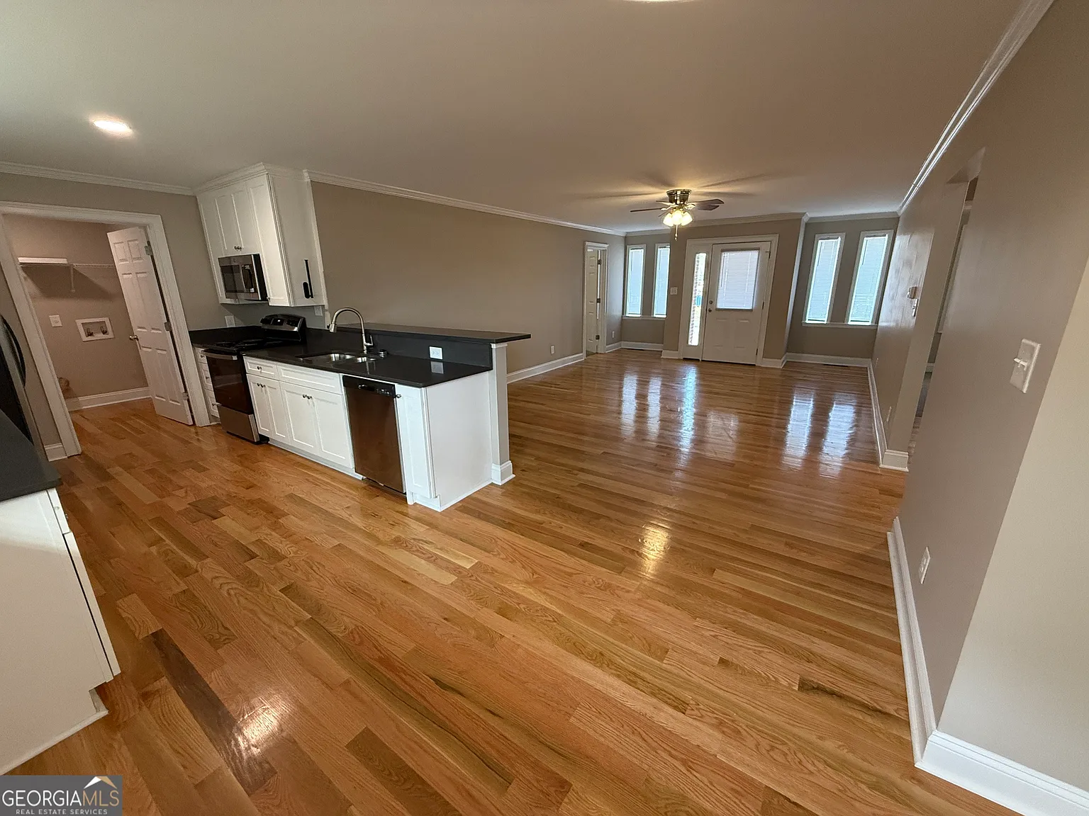 3 bed, 2.0 bath, 1262 sqft, $1,750 — Photo 3