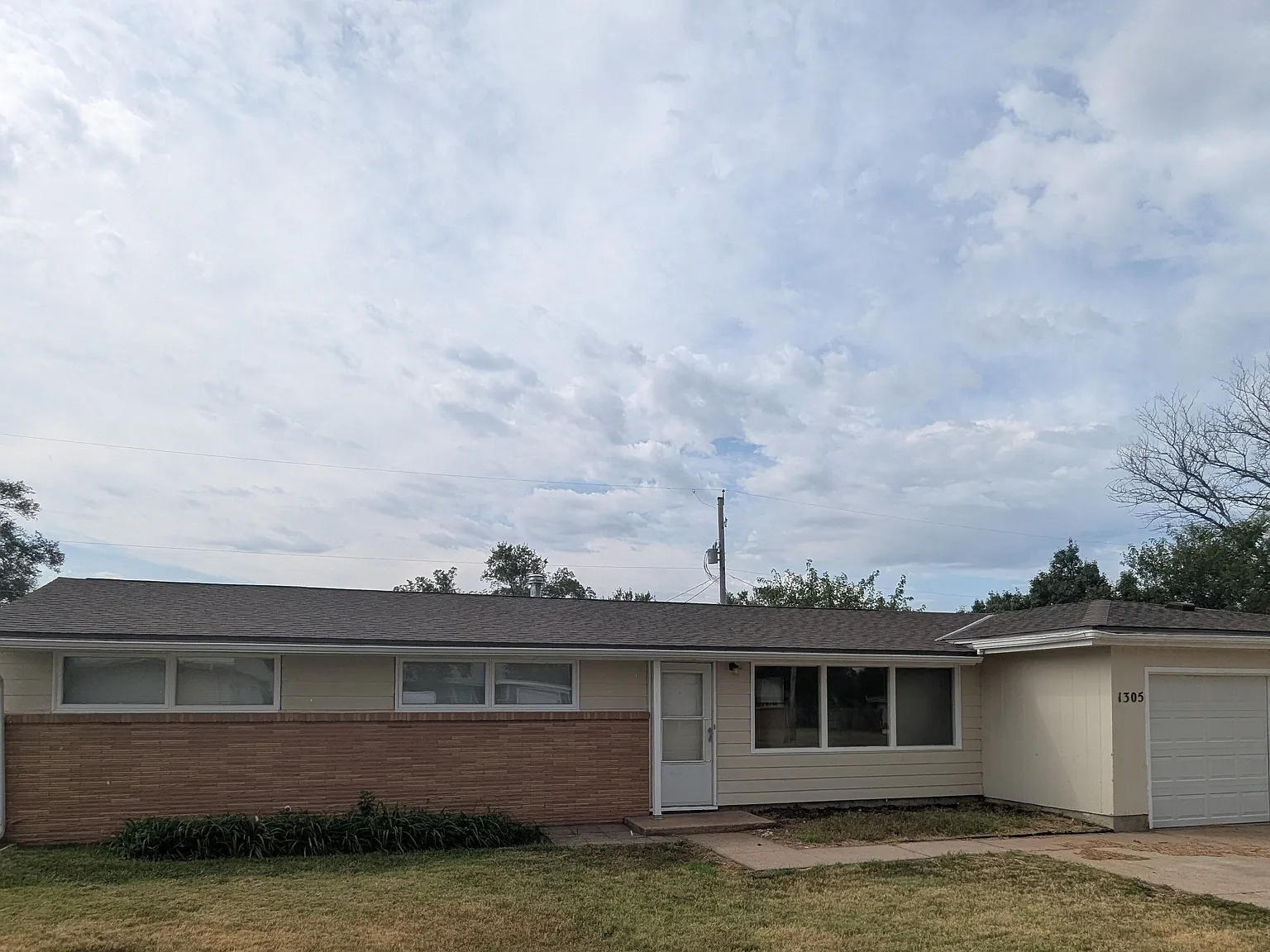 3 bed, 1144 sqft, $1,100 — Photo 1