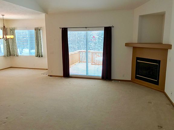 Living Room - Gas Fireplace