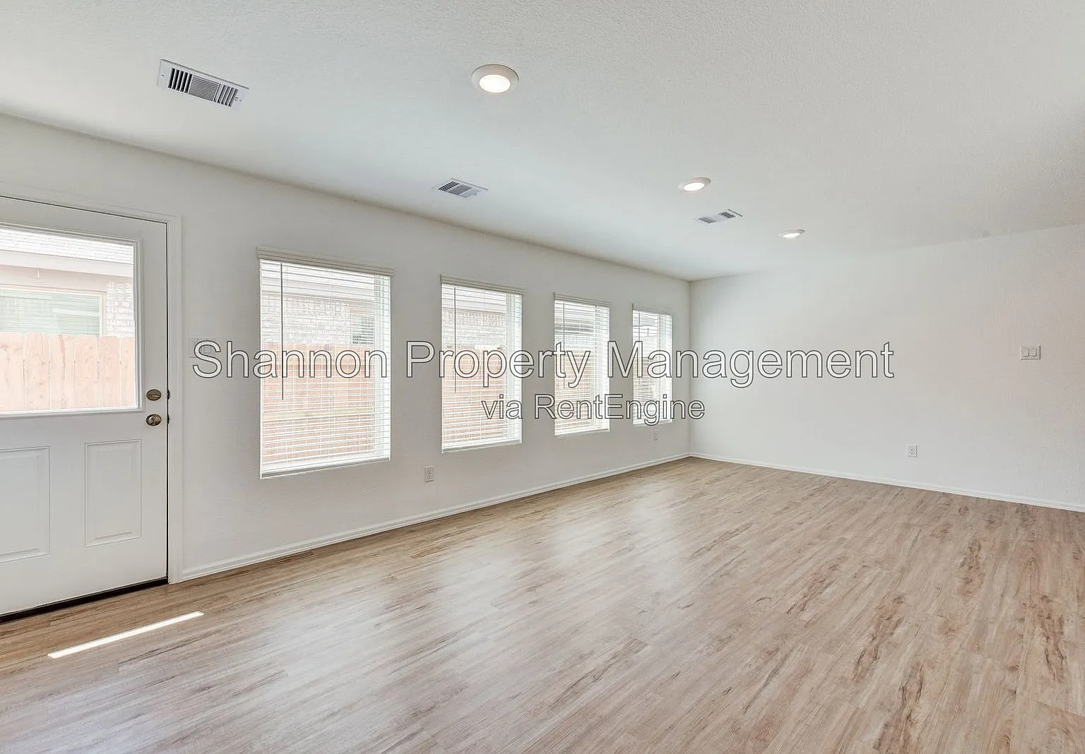 4 bed, 2.5 bath, 1851 sqft, $2,100 — Photo 4