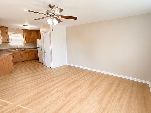 3rd image of 156 Dudley Ln