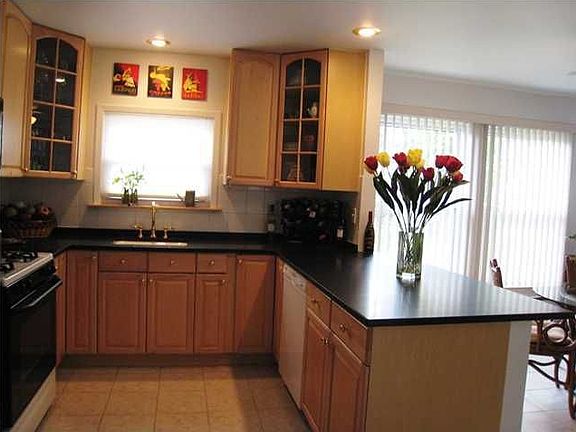 2nd image of 96 Guadeloupe Dr
