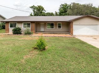 911 E Bluff Dr, Springfield, MO 65803