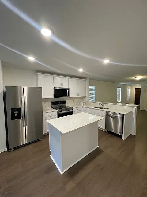 3 bed, 1552 sqft, $2,000 — Photo 1