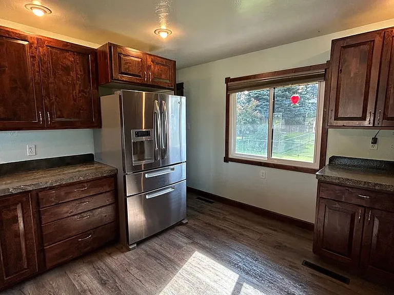3470 S Hillcrest Dr — Photo 8