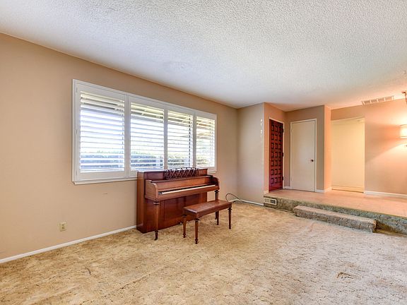 3rd image of 613 Juanita Way