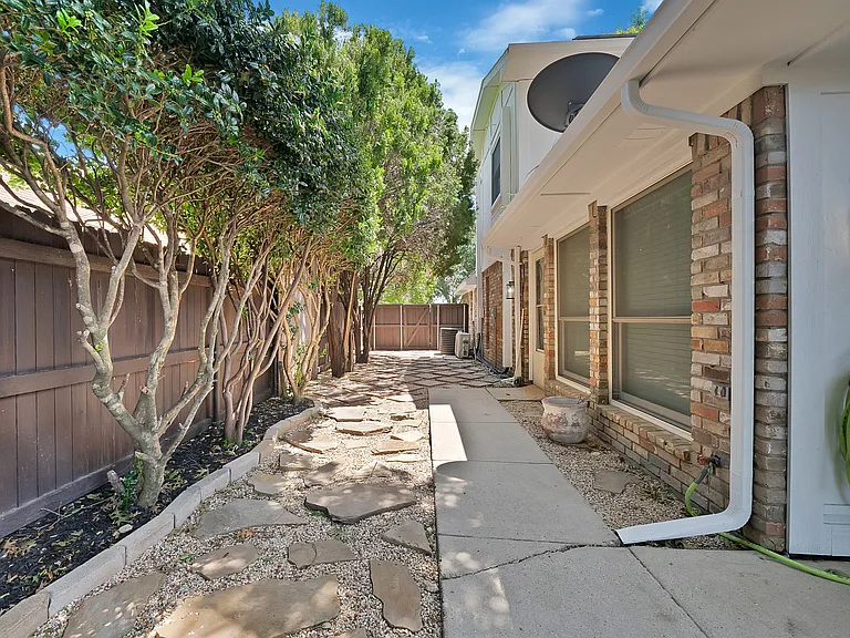 4021 San Mateo Dr — Photo 27