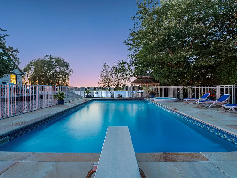 120 Wooleys Dr — Photo 3