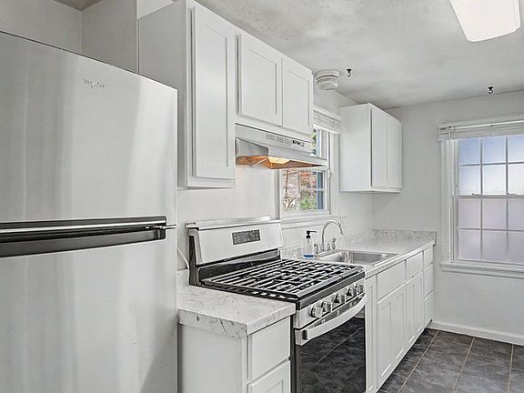 4th image of 168 Sycamore St