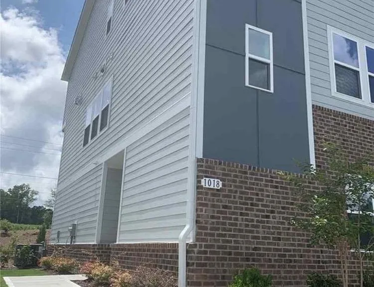 1018 Salt Glaze Ln — Photo 2