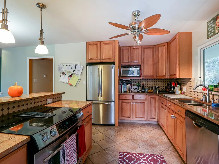 14360 Foothill Rd — Photo 7