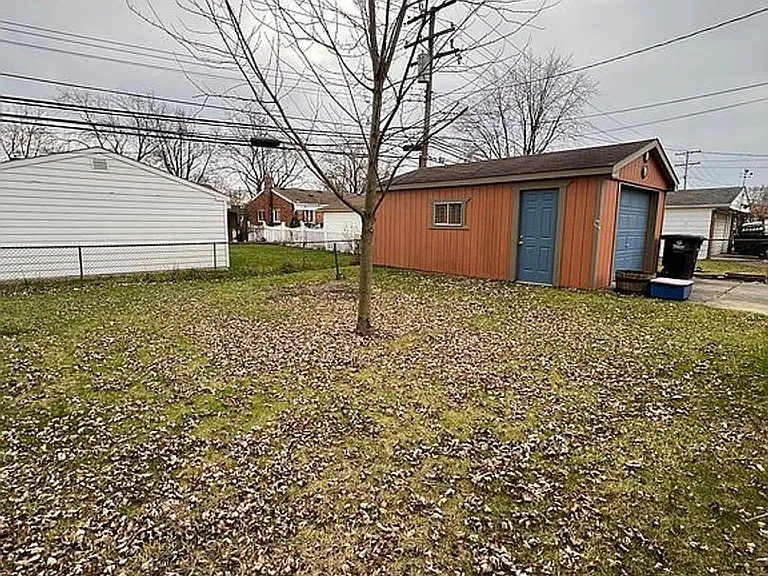 32049 Joy Rd — Photo 15